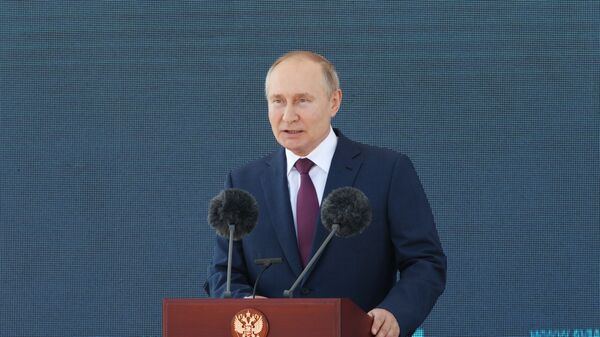 Rusiya prezidenti Vladimir Putin MAKS-2021 aviasalounun açlışında, 20 iyul 2021-ci il - Sputnik Azərbaycan
