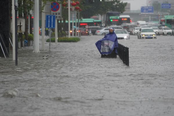 Наводнение в Чжэнчжоу, провинция Хэнань, Китай - Sputnik Azərbaycan