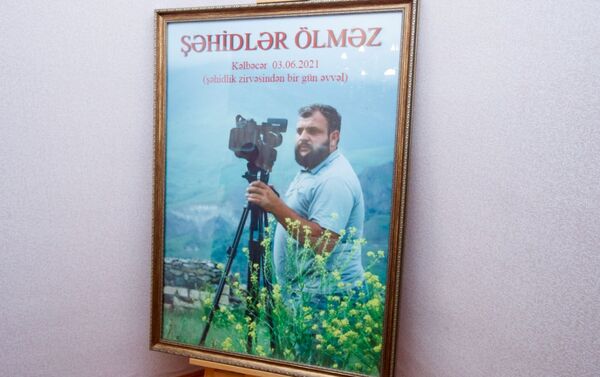 Семьям журналистов, погибших в Кельбаджаре, вручили ключи от новых квартир - Sputnik Азербайджан