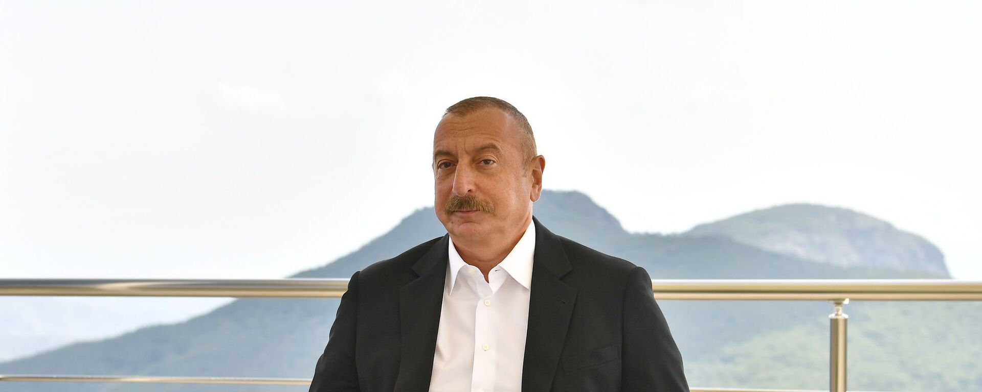 Президент Ильхам Алиев ознакомился на территории комплекса «Човдар» ЗАО AzerGold, Дашкесане. 22 июля 2021 года - Sputnik Azərbaycan, 1920, 24.09.2021