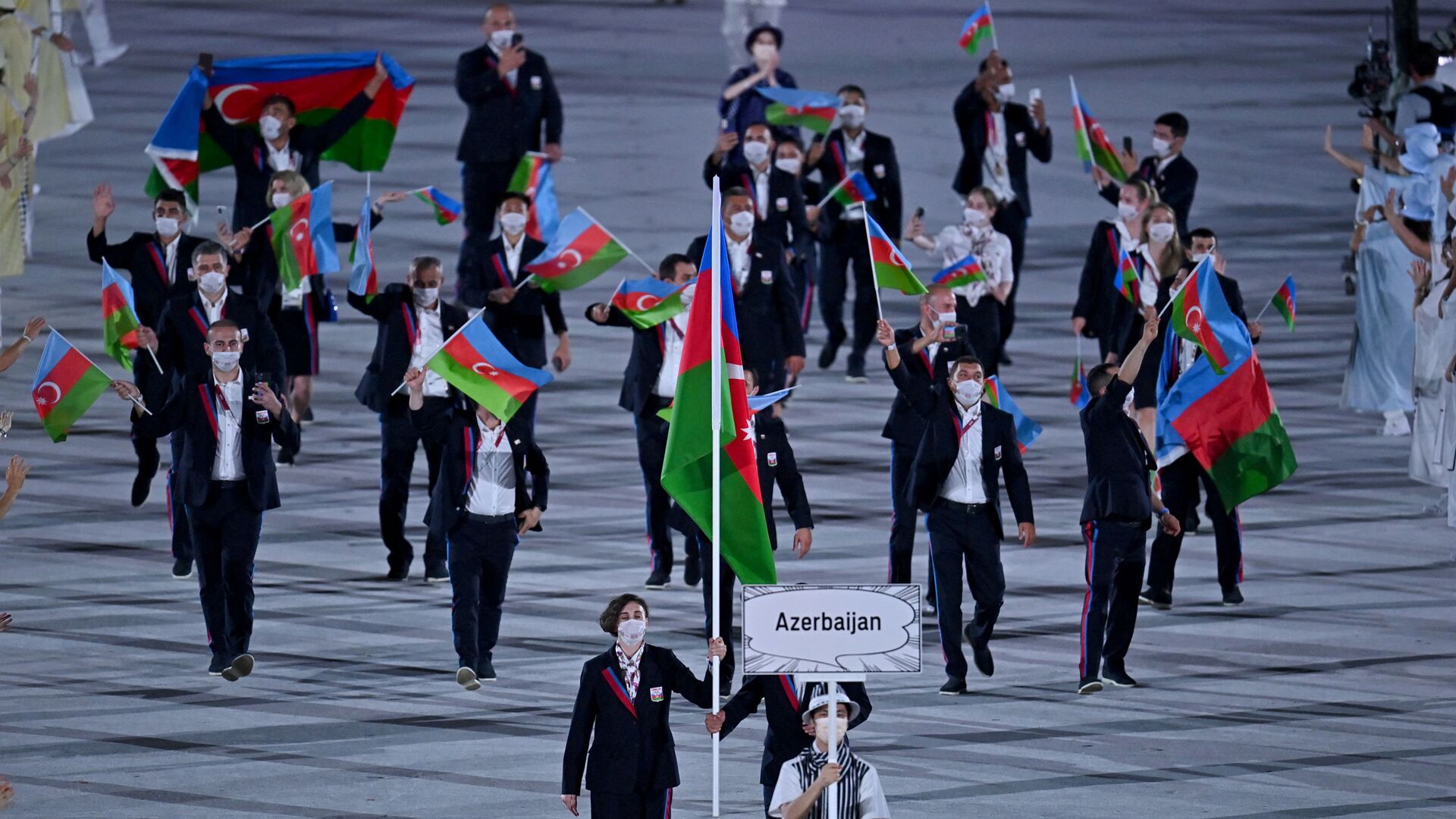 Проход азербайджанской делегации на церемонии открытия 32-летних Олимпийских игр в Токио, фото из архива - Sputnik Азербайджан, 1920, 03.11.2023