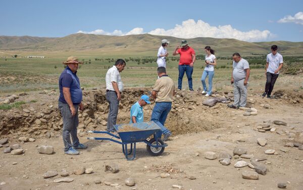 Археологическо-спасательные работы на территории государственного заповедника Кешикчидаг в Агстафинском районе страны - Sputnik Азербайджан