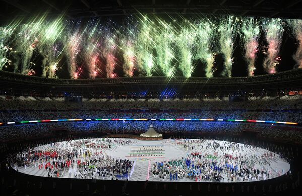 Парад атлетов на церемонии открытия XXXII летних Олимпийских игр в Токио  - Sputnik Азербайджан