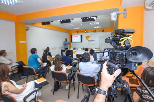 Мастер-классов для представителей СМИ в Мультимедийном пресс-центре Sputnik Азербайджан в рамках проекта SputnikPro - Sputnik Azərbaycan