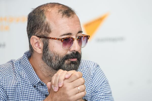 Журналист-международник, политолог Тимур Шафир во время мастер-класса в рамках проекта Sputnik-Pro - Sputnik Azərbaycan