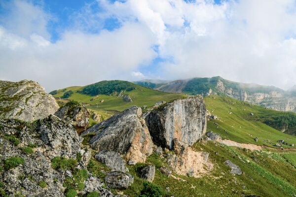 Вершины Гусарского района — настоящая находка для альпинистов и скалолазов. - Sputnik Азербайджан
