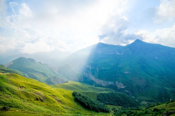 Самые высокие вершины в Азербайджане: Базардюзю и Шах-даг находятся на территории этого района. - Sputnik Азербайджан