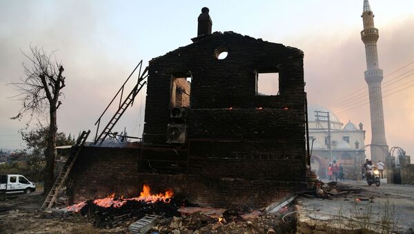 Сгоревший дом Манавгате, Турция - Sputnik Azərbaycan