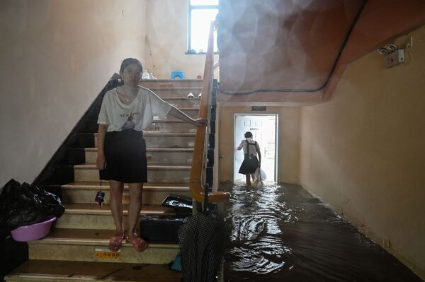 Çində “Infa” tayfunu nəticəsində su altında qalan hotel. - Sputnik Azərbaycan