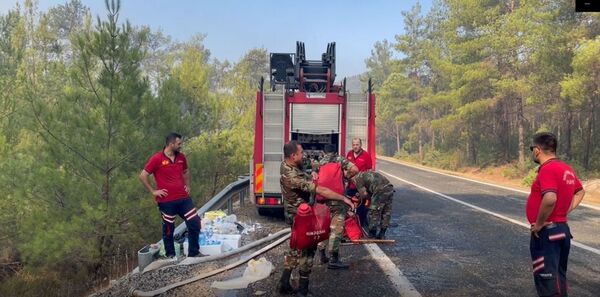 Азербайджанские пожарные в Турции - Sputnik Azərbaycan