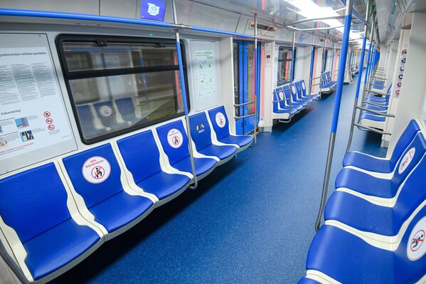 В вагонах метро серии 81-765.4Б/766.4Б установлены системы кондиционирования и вентиляции с обеззараживанием воздуха. - Sputnik Азербайджан