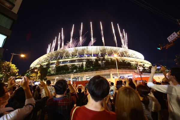 Салют на торжественной церемонии закрытия XXXII летних Олимпийских игр в Токио. - Sputnik Азербайджан