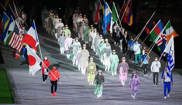  Парад атлетов на торжественной церемонии закрытия XXXII летних Олимпийских игр в Токио. - Sputnik Азербайджан
