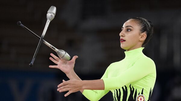 Азербайджанская гимнастка Зохра Агамирова во время выступления на Олимписйких играх в Токио - Sputnik Азербайджан