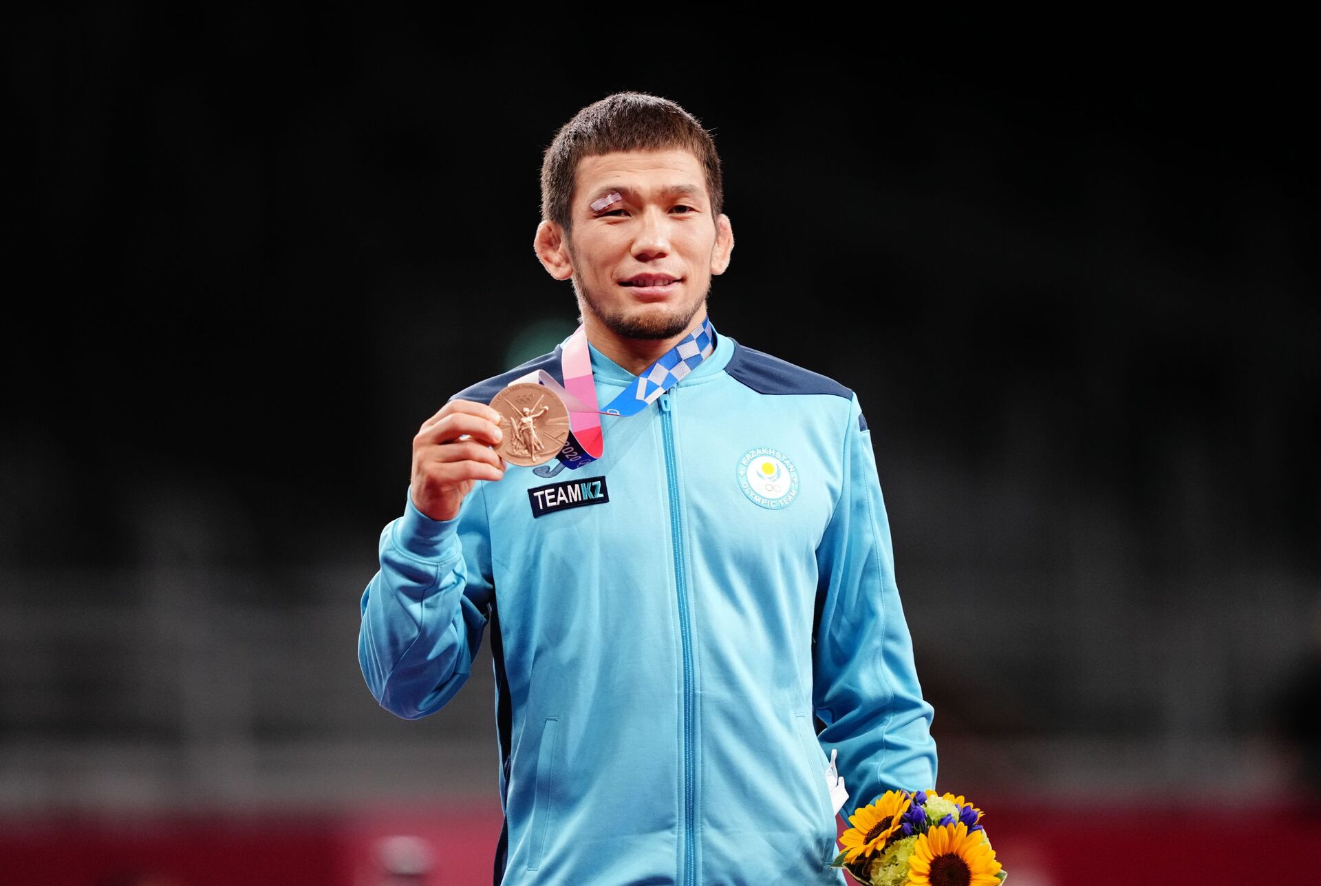 Нурислам Санаев (Казахстан), завоевавший бронзовую медаль в соревнованиях по вольной борьбе среди мужчин в весовой категории до 57 кг на XXXII летних Олимпийских играх - Sputnik Азербайджан, 1920, 01.10.2021