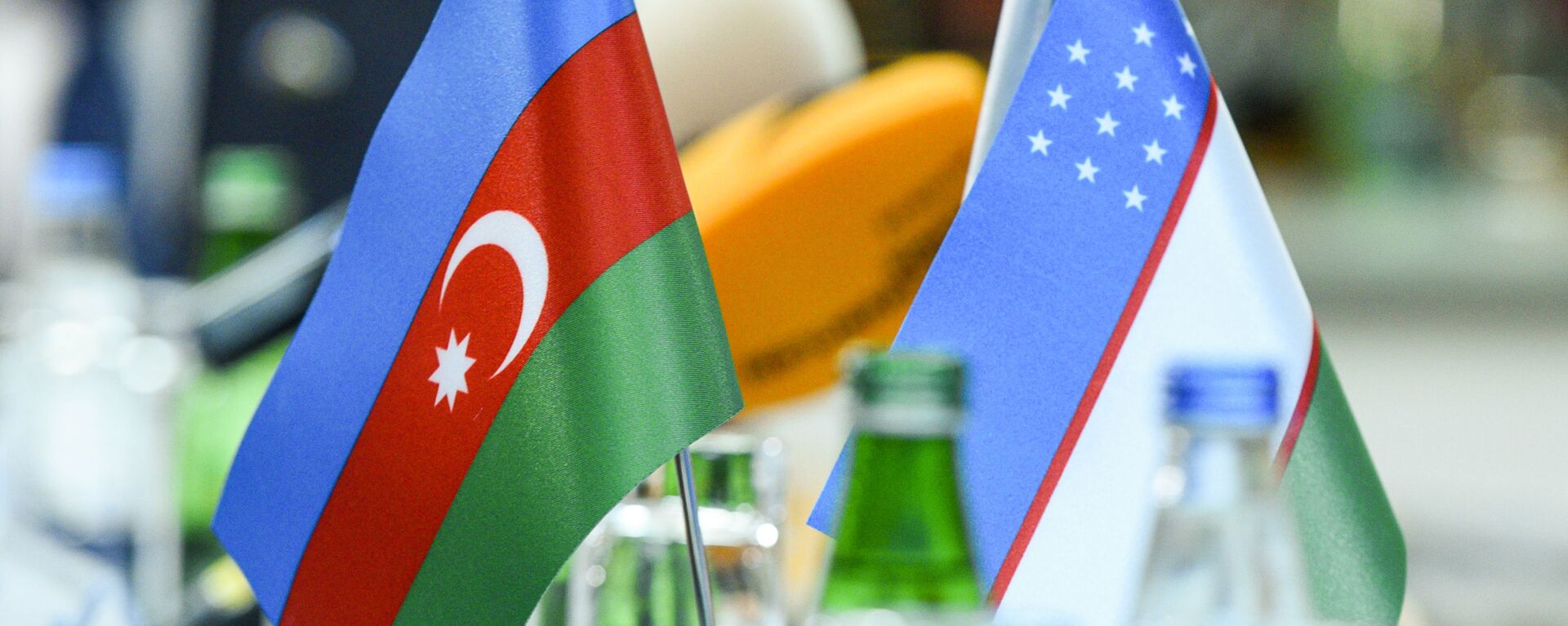 Флаги Азербайджана и Узбекистана - Sputnik Азербайджан, 1920, 09.08.2023