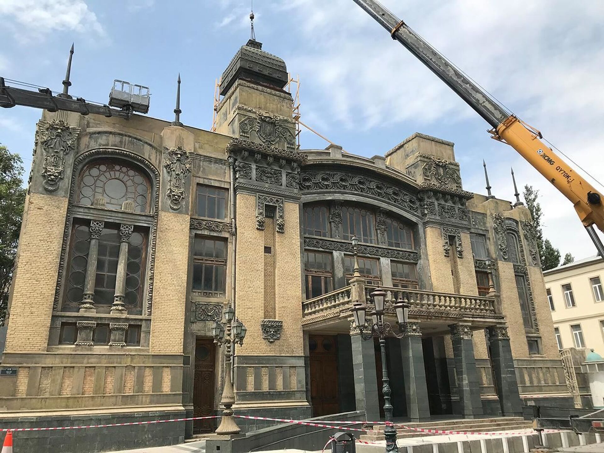 Реставрация здания Азербайджанского государственного академического театра оперы и балета - Sputnik Азербайджан, 1920, 01.10.2021