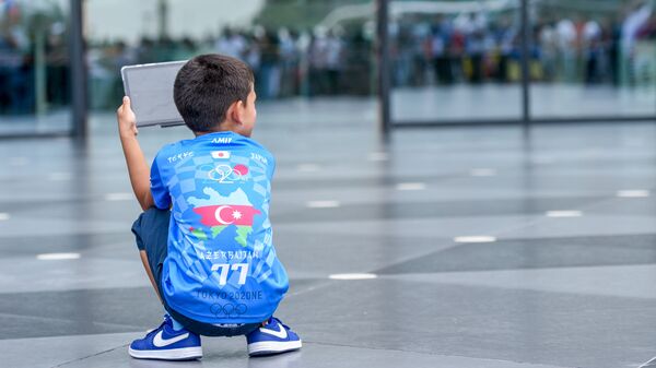 Hava limanında uşaq, arxiv şəkli - Sputnik Azərbaycan