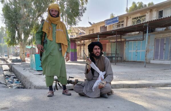 Боевики движения Талибан (террористическая группировка, запрещенная в РФ) в городе Фарах, столице провинции Фарах к юго-западу от Кабула, Афганистан. - Sputnik Азербайджан