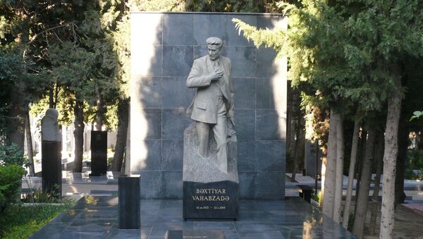 Могила Бахтияра Вагабзаде в Аллее почётного захоронения, Баку - Sputnik Azərbaycan