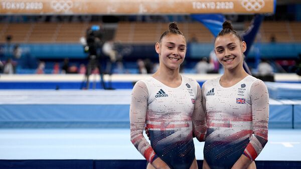 Сестры-близнецы Джессика и Дженифер Гадировы  - Sputnik Азербайджан