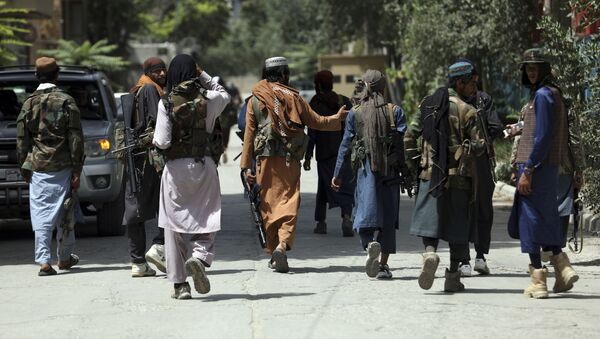 Боевики движения Талибан (террористическая группировка, запрещеннфая в РФ) в Кабуле, 18 авгутса 2021 года - Sputnik Азербайджан
