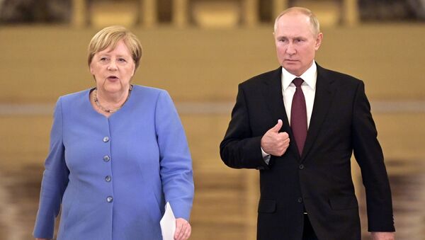 Vladimir Putin və Angela Merkel, arxiv şəkli  - Sputnik Azərbaycan