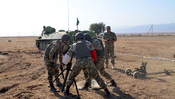 Азербайджанские военнослужащие ведут подготовку к конкурсу «Мастера артиллерийского огня» - Sputnik Азербайджан