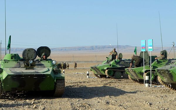 Азербайджанские военнослужащие ведут подготовку к конкурсу «Мастера артиллерийского огня» - Sputnik Азербайджан
