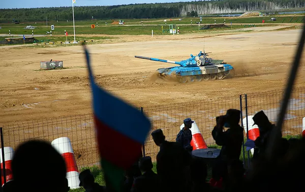 Hərbçilərimiz “Tank biatlonu” müsabiqəsində ilk yarışa başlayıblar - Sputnik Азербайджан