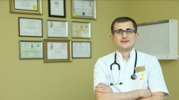 Səhiyyə Nazirliyinin baş pediatrı Erkin Rəhimov - Sputnik Azərbaycan