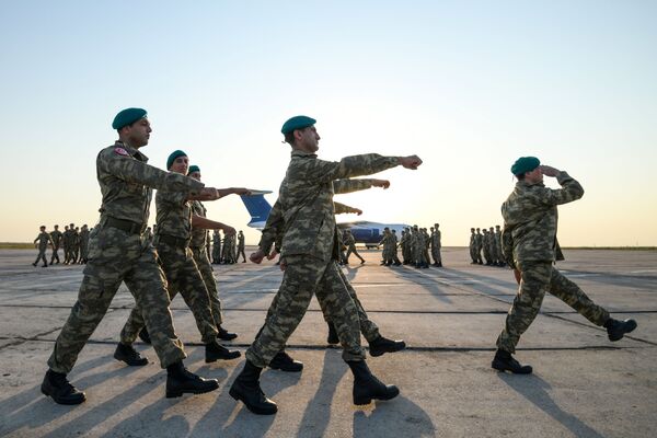 Азербайджанские миротворцы, выполнявшие свои служебные обязанности в Афганистане, были выведены из этой страны и вернулись на родину. - Sputnik Азербайджан