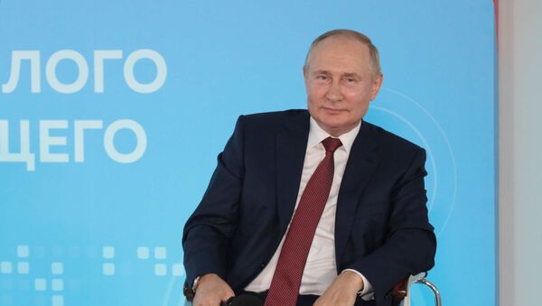 Президент РФ В. Путин провел встречу со школьниками - Sputnik Азербайджан