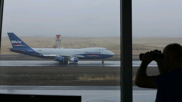 Azərbaycanın Silk Way aviaşirkətinə məxsus ən böyük yük təyyarələrindən biri olan Boeing 747-400 - Sputnik Азербайджан