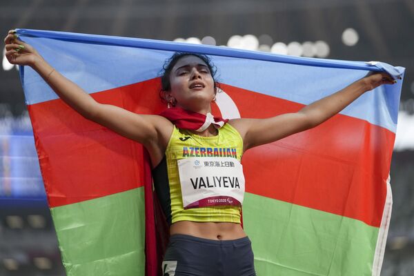 Lamiyə Vəliyeva - 400 metr məsafəyə qaçışda qızıl (dünya rekordu - 55 samiyə), 100 metr məsafəyə qaçışda isə gümüş medal.  - Sputnik Azərbaycan