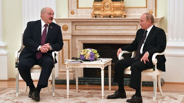 Aleksandr Lukaşenko və Vladimir Putin, 9 sentyabr 2021-ci il - Sputnik Azərbaycan