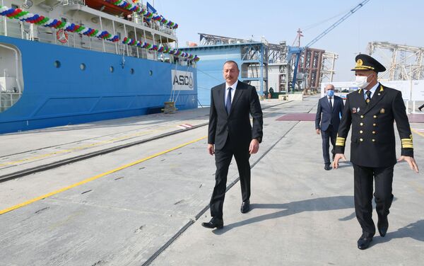Prezident İlham Əliyev “Kəlbəcər” neftdaşıyan tankerin istismara verilməsi mərasimində - Sputnik Азербайджан