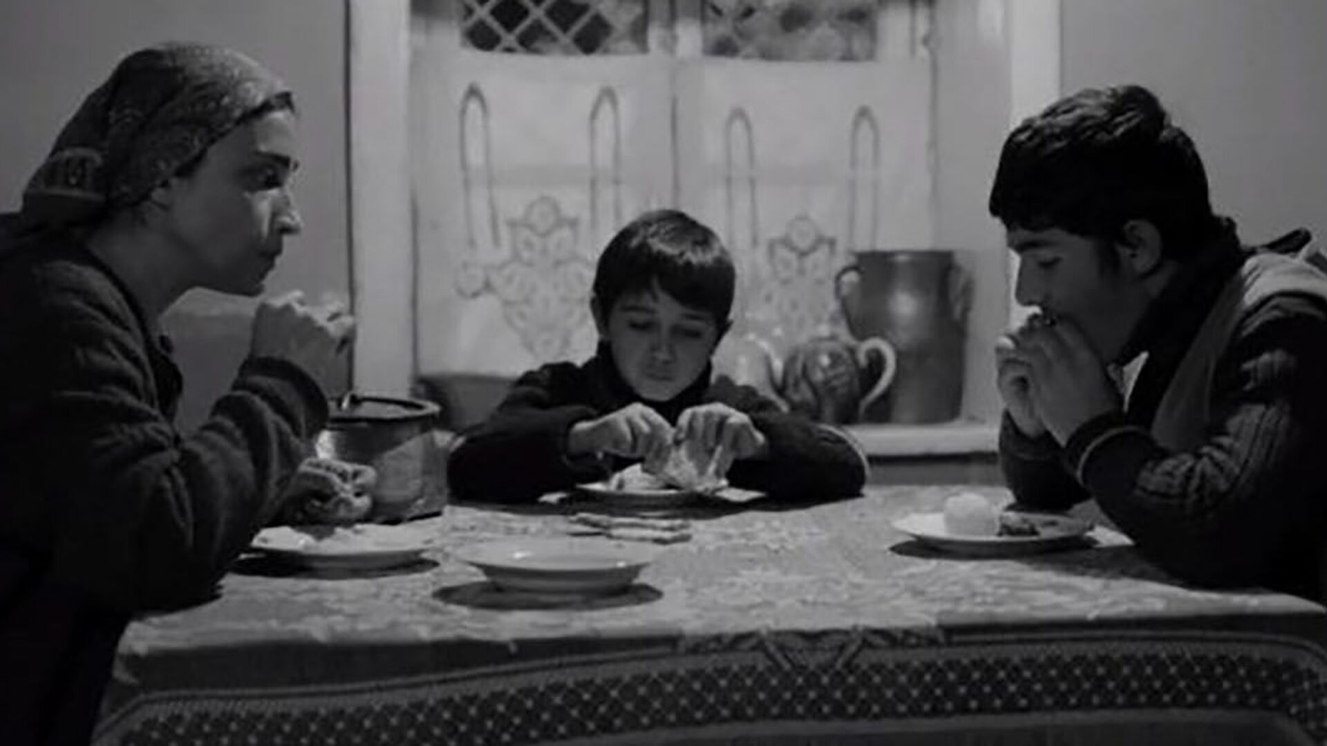 Suğra və oğulları filmindən kadr - Sputnik Azərbaycan, 1920, 10.09.2021
