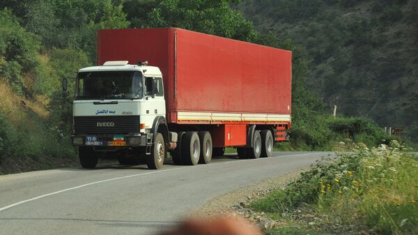 Иранский грузовик на трассе в Мегри, где пересекаются границы Азербайджана, Армении, Турции и Ирана, фото из архива - Sputnik Azərbaycan
