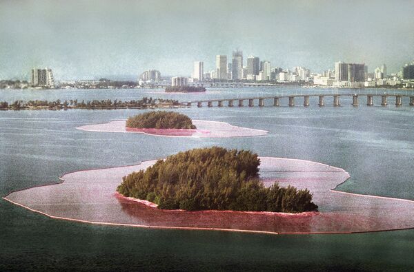 В1983 году одиннадцать островов, расположенных в Бискайском заливе близ Майами, были окружены розовой пленкой из полипропилена. - Sputnik Азербайджан
