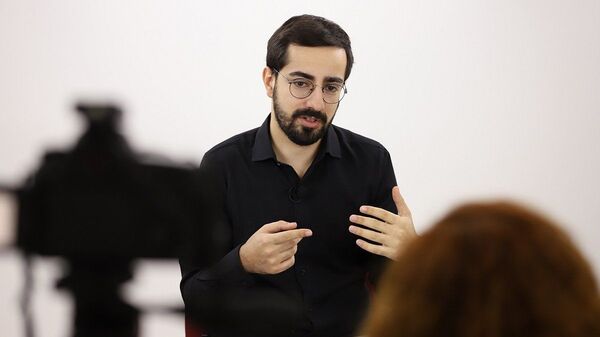 Azərbaycanın ən böyük texnologiya agentliyi olan Technote media şirkətinin təsisçisi, texnobloqer Fərid Pərdəşünas - Sputnik Азербайджан