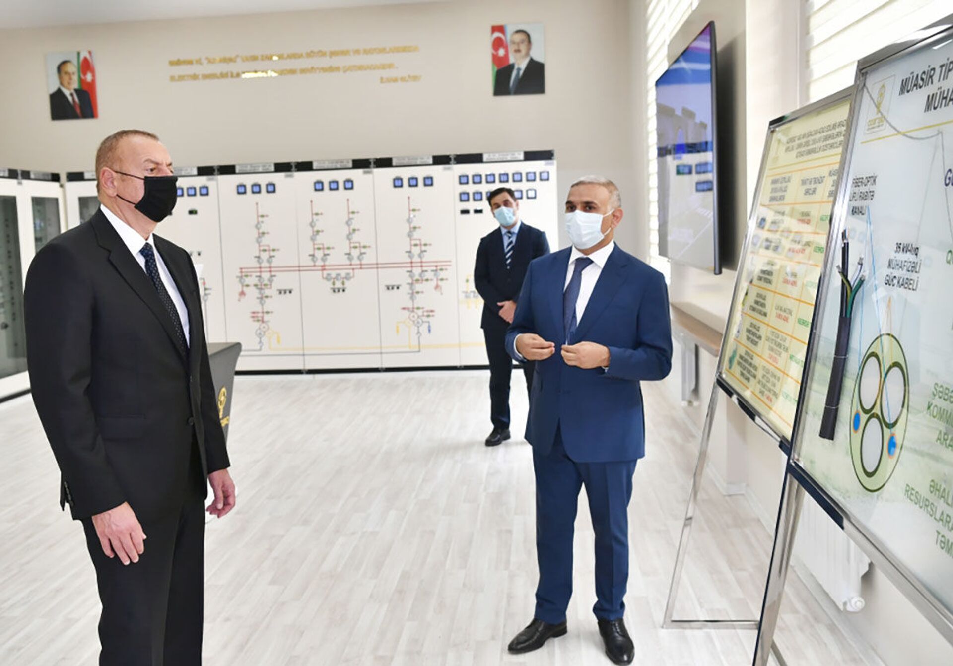 Президент Ильхам Алиев принял участие в открытии подстанции Бузовна-1 в Хазарском районе Баку - Sputnik Азербайджан, 1920, 01.10.2021