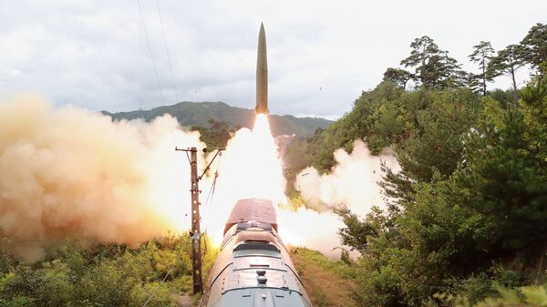 Испытательные стрельбы ракетного полка железнодорожного базирования, Северная Корея  - Sputnik Азербайджан