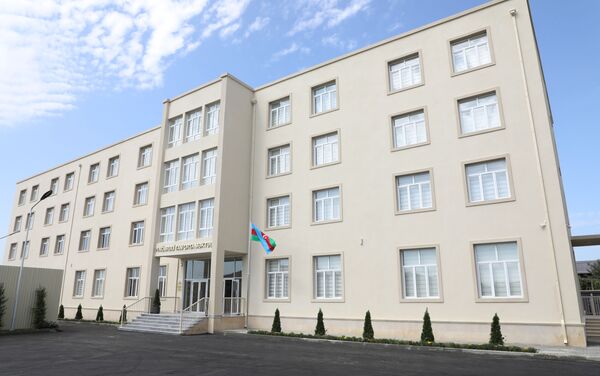 Президент Ильхам Алиев ознакомился с условиями, созданными в полной средней школе номер 71 Сабунчинского района - Sputnik Азербайджан