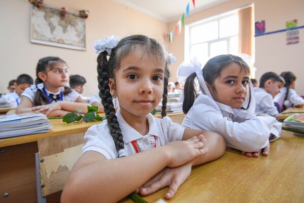 В учебных заведениях будут проводиться мероприятия, посвященные Дню памяти и Победы, будет усилен контроль за уровнем преподавания азербайджанского языка. - Sputnik Азербайджан