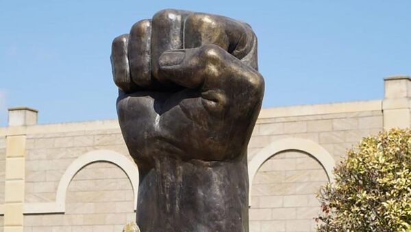 Памятник” Железный кулак» - Sputnik Азербайджан