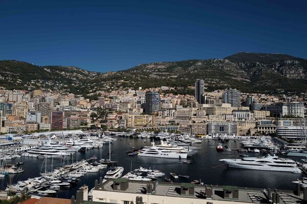 Яхты, пришвартованные в порту Геркулес в Монако во время 30-й Международной выставки яхт Monaco Yacht Show. - Sputnik Азербайджан