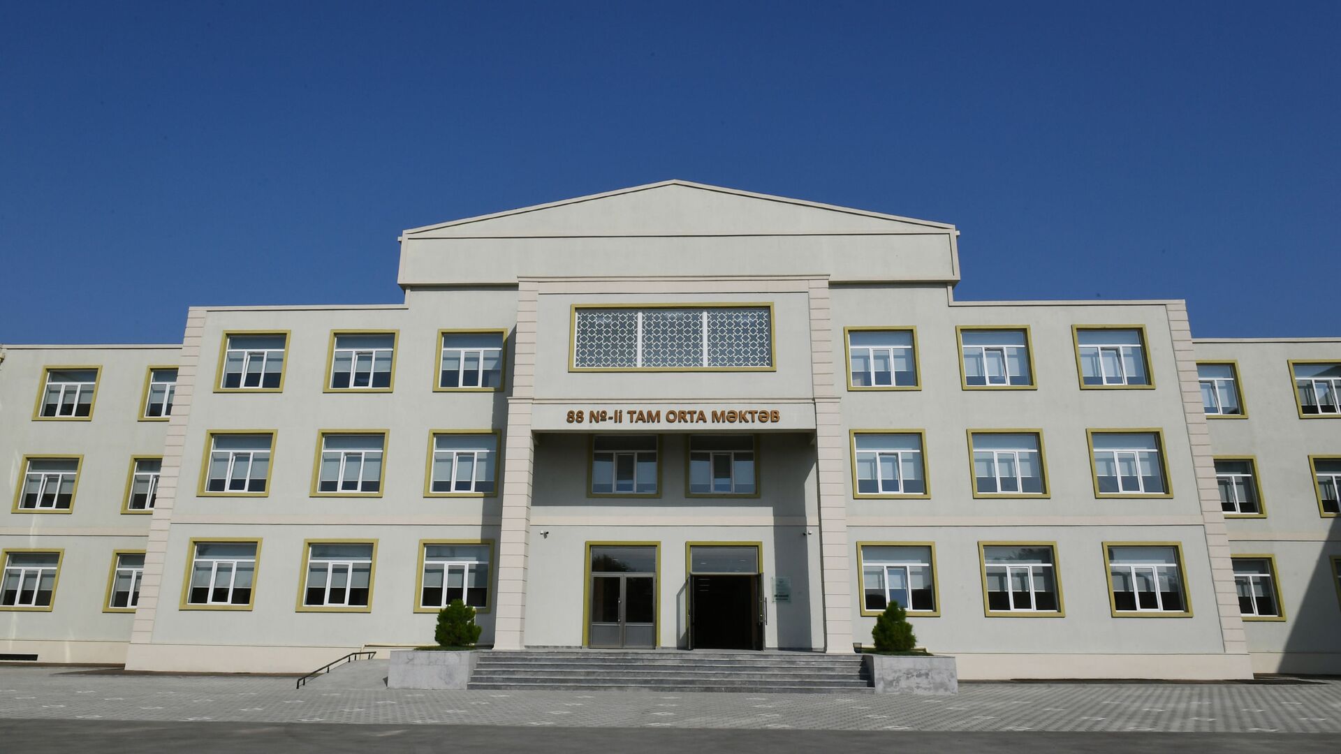 Bakının Binə qəsəbəsində yeni inşa edilən 88 saylı məktəb, arxiv şəkli - Sputnik Azərbaycan, 1920, 27.04.2022