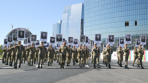 Шествие в память о солдатах и офицерах, погибших в боях за территориальную целостность Азербайджана - Sputnik Azərbaycan