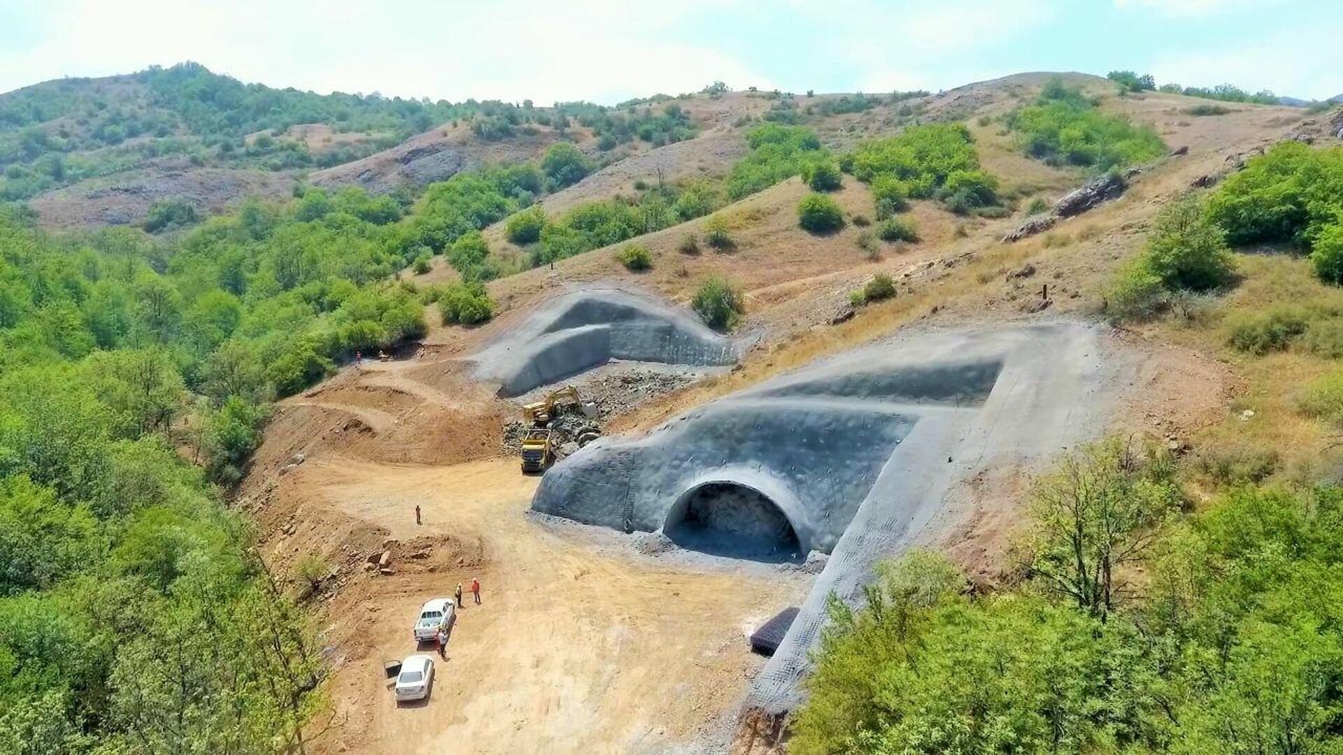 Работы в верхней части тоннеля Т5 на автодороге Ахмедбейли-Физули-Шуша - Sputnik Азербайджан, 1920, 02.10.2021